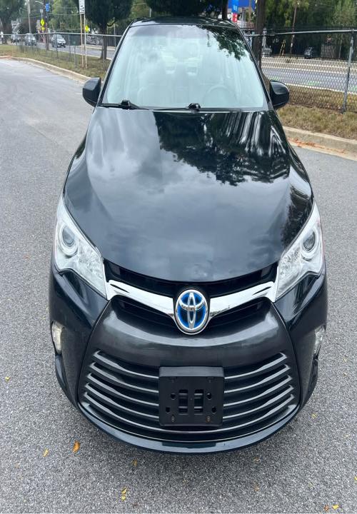 2015 Toyota Camry hybrid XLE Sedan 4D